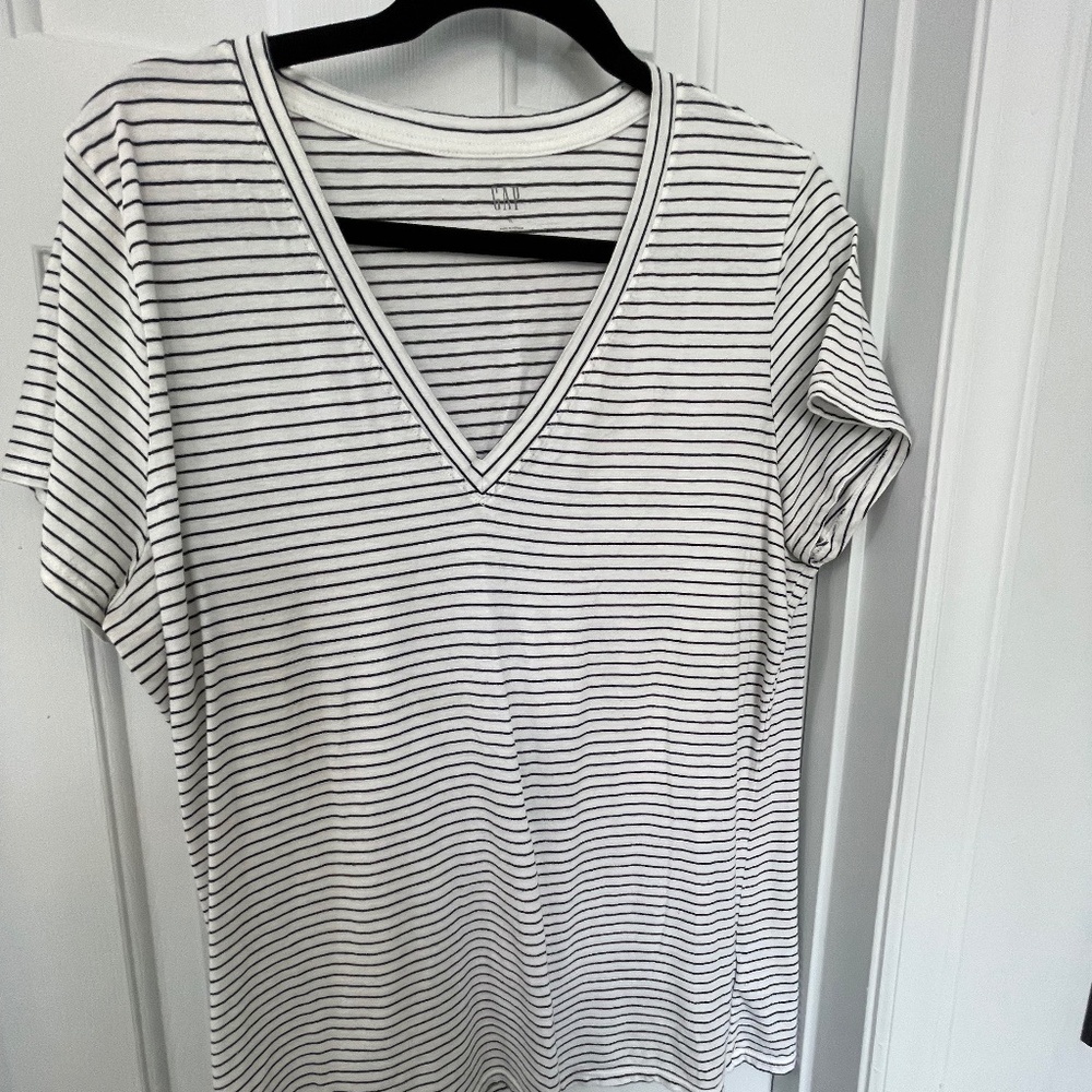 Tee-shirts--assorted - Picture 6 of 13
